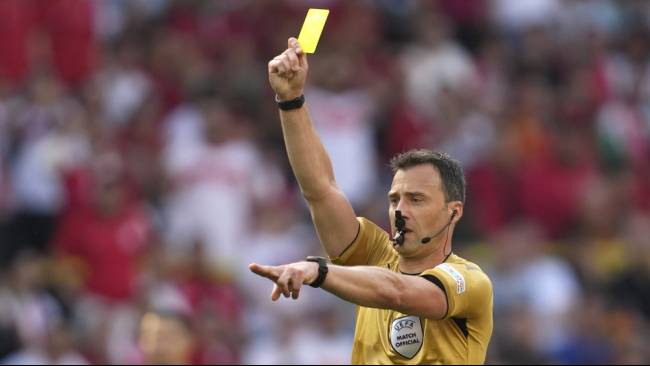 Kontroversi Wasit di Dunia Sepak Bola Kasus-Kasus Terbesar